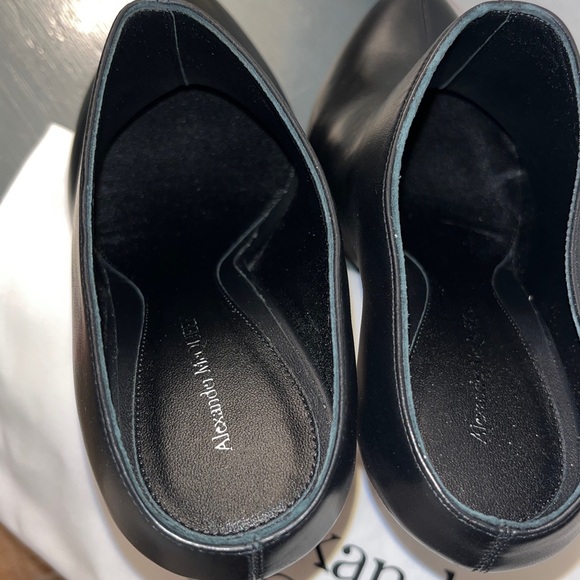 Alexander McQueen Leather High Heel Pumps 37/7 Black Solid Slip On NIB w Dustbag - Picture 11 of 17